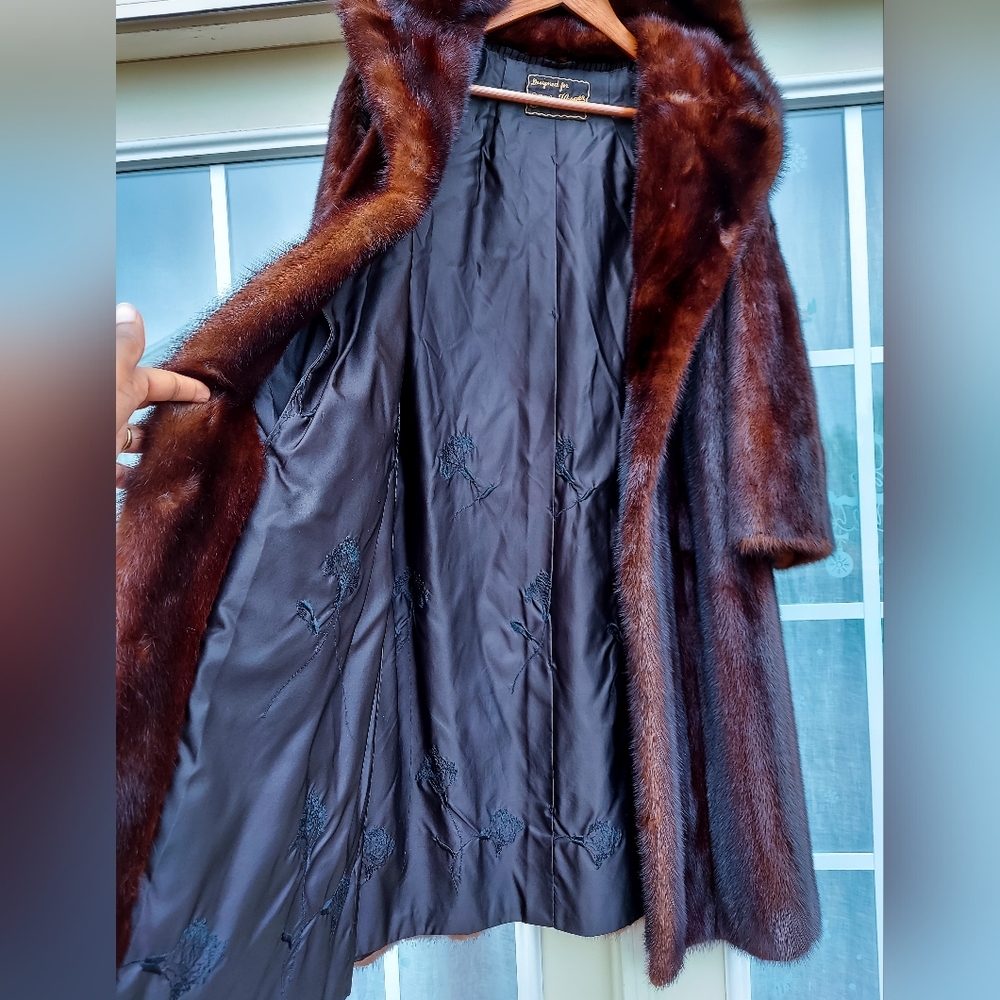 Luminous Brown vintage mink Fur Coat. Long Vintage Fur Coat - Picture 3 of 9